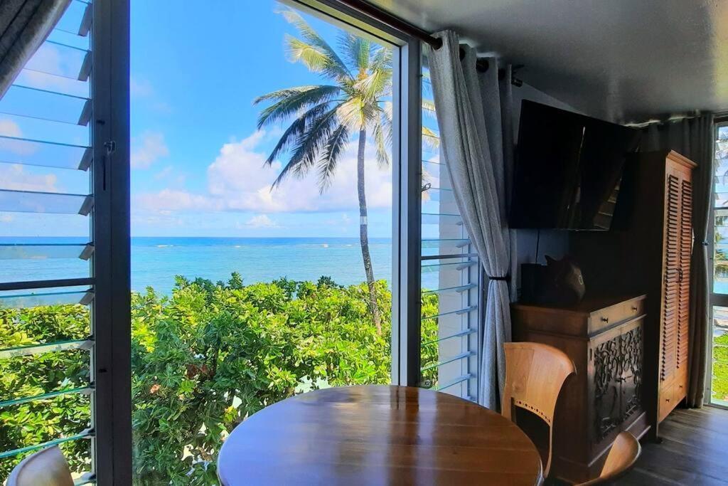 Breezy Beachfront Bali-Style Haven 180 Degree Oceanview Hau'ula Exteriér fotografie